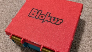 Прочная коробка для дорожного набора BLOKUS (лого ремикс)..