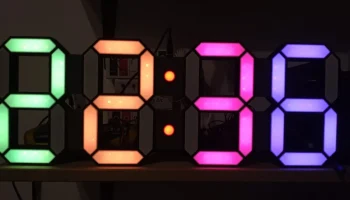 Большие настенные 7-сегментные светодиодные часы. Большие настенные 7-сегментные светодиодные часы.