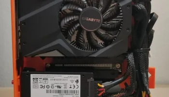 Корпус Mini ITX объемом 4,7 л, легко печатается (2 основные части), сэндвич-схема, дополнительные резьбовые вставки, стойки или ножки не требуются 7
