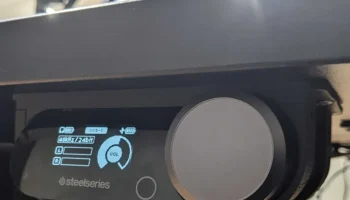 Беспроводное крепление Arctis Nova Pro под столом... Беспроводное крепление Arctis Nova Pro под столом...