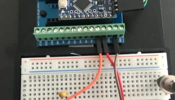 Держатель Arduino и макетной платы 3