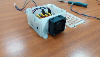 Настенный корпус Arduino Uno с крышкой на магните и выдви...