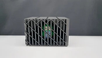 Dice Jail: распечатанный на месте тюремный реквизит и коробк 1
