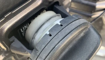 Держатель крышки бензобака Toyota Auris............ 6