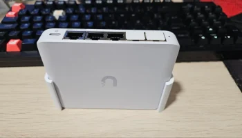 Ubiquiti Unifi USW-Flex-Mini 2.5G 5 Настенное крепление 7
