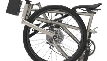 Складной велосипед Helix на переднем багажнике Brompton...