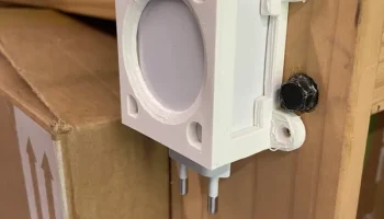Крепление на стену или полку для зарядного устройства USB... 1