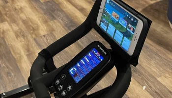 Крепление для телефона для велотренажера Schwinn IC4 Крепление для телефона для велотренажера Schwinn IC4