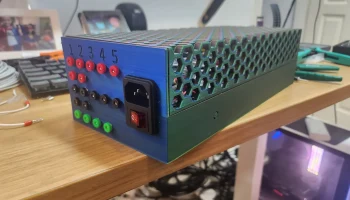 Светодиодный контроллер QuinLED Dig Quad и корпус блока п..