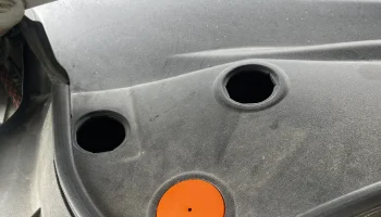 Крышки доступа к стойкам обшивки капота Honda............