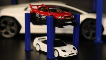 Литой автомобильный подъемник с 4 опорами - масштабы 1:64, 1 3