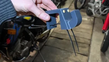 Крючок на руль "Слон" для Honda ADV160 2