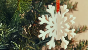 Плоский орнамент в виде снежинки