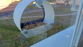 Кормушка для птиц на окно 4