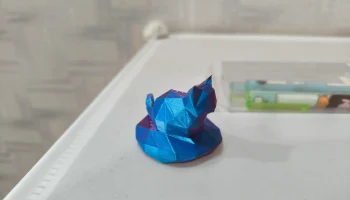 Lowpoly Милый кот сидит на камне