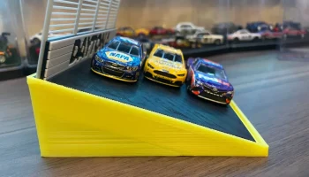 Тройной овальный дисплей Nascar Daytona 1/64 4