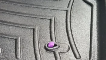 Зажим для напольного покрытия Toyota............