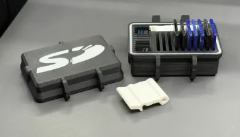 Прочная коробка для карт SD + micro SD с логотипом SD...... Прочная коробка для карт SD + micro SD с логотипом SD......