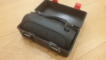 Прочный флип-кейс JBL. 4