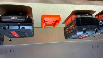 Держатель батареи Milwaukee Tool M18 с защелкой......