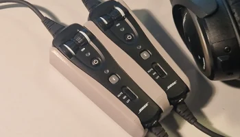 Держатель модуля управления авиационной гарнитурой Bose A... Держатель модуля управления авиационной гарнитурой Bose A...