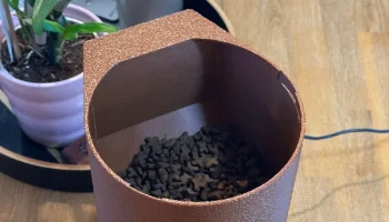 Диспенсер для кошачьего корма 1