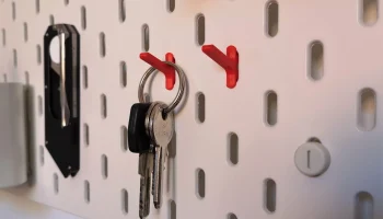 Простой крючок для ключей IKEA Skadis