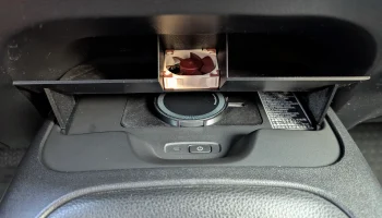E210/2019+ Лоток для хранения беспроводного зарядного уст...