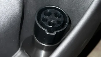 Tesla Model 3 J1772 держатель адаптера для дверного подстака 1