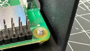 Крепление, позволяющее PiKVM DIY использовать металлическ.. 4
