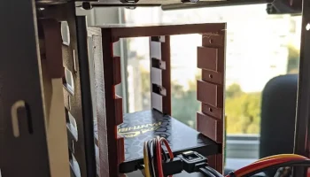 Стойка для твердотельных накопителей SATA 2,5 дюйма......