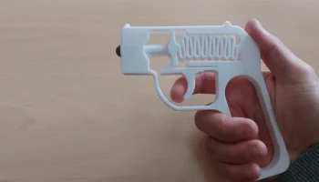 Spring Gun - стреляет искусственными пулями и какашками..... 1