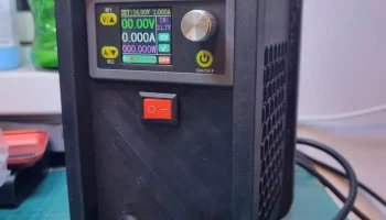 ЛЕГКИЙ настольный лабораторный блок питания мощностью 80 .. 1