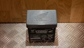 Крышка аккумуляторной батареи мотоцикла Хонда............ 3