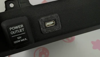 Honda Jazz / Fit MK2: консольное USB-крепление для сменны...