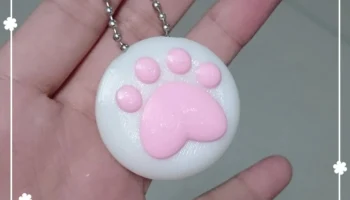 Брелок со следами кошачьих лап 5
