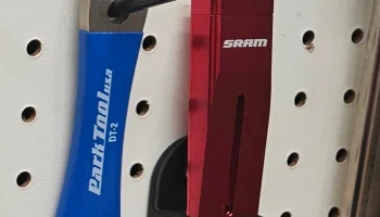 Держатель перфорированной доски для поршневого пресса SRA... Держатель перфорированной доски для поршневого пресса SRA...