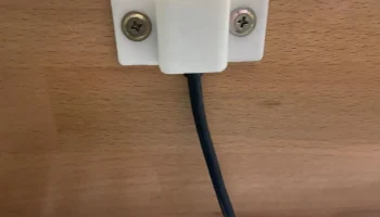 Крепление USB-порта под столом 3