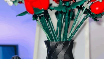 Спиральная ваза современного дизайна......