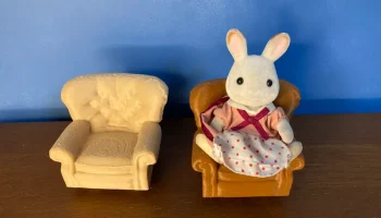 Негабаритное кресло для семьи Sylvania и Calico Critters.... 1