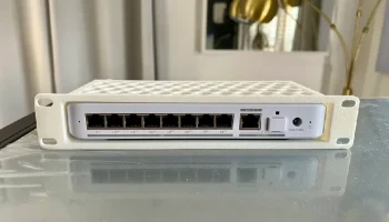 USW-Flex-2.5G-8-PoE для монтажа в 10-дюймовую стойку 3