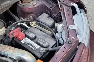 Держатель и втулка капота Scion XB 2006 года............