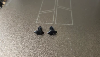 Honda Trim Clip (прокладка капота лобового стекла).......... 1