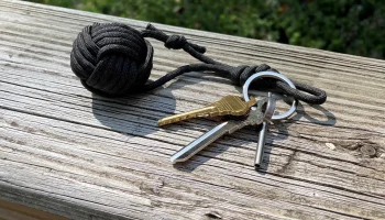 Брелок из паракорда с секретом 4