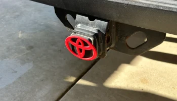 Крышка прицепного устройства TOYOTA/Вставка............ Крышка прицепного устройства TOYOTA/Вставка............