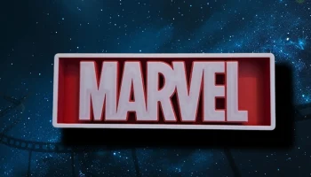 Коробка с вывеской кинозала кинотеатра Marvel......