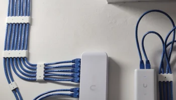 Настенные зажимы для органайзера Ethernet-кабеля...