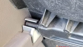 Зажим боковой панели полки для посылок Toyota Celica 2000... Зажим боковой панели полки для посылок Toyota Celica 2000...
