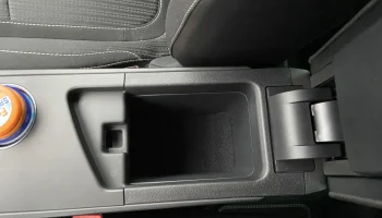 Органайзер на подлокотник Renault Megane 2017....... 1