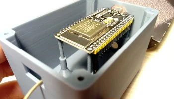 Вместительный корпус esp32 для аз-доставки (ремикс)
